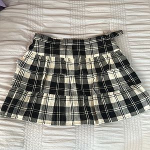 Onella skirt from Theory. Black/soft ivory. Size 8. New with tags.